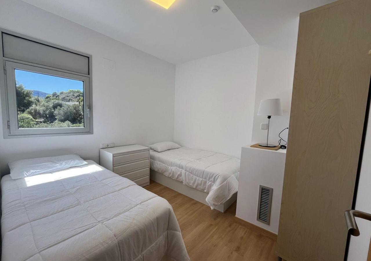 2-Bedroom Brand New Apartment Steps From The Beach Llançà Exterior foto