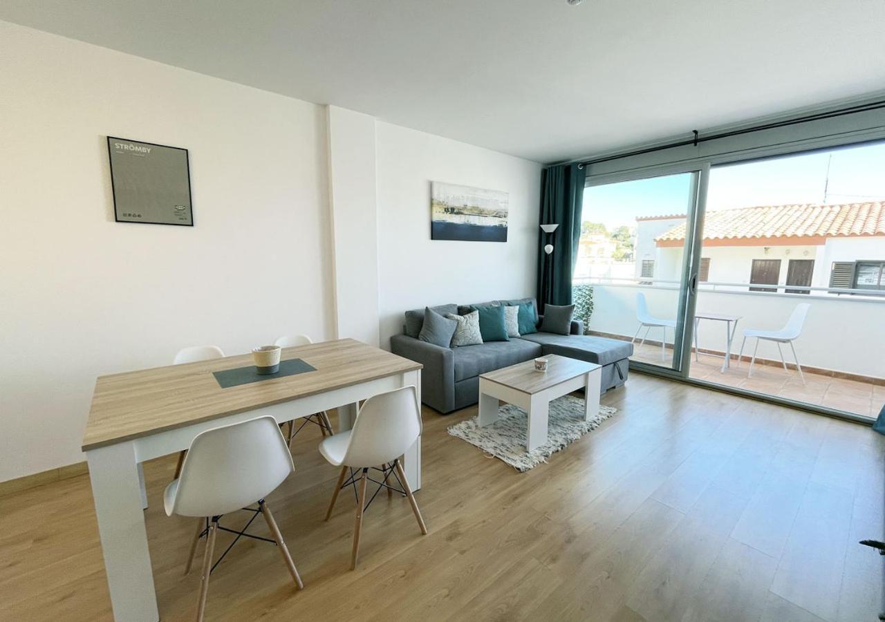 2-Bedroom Brand New Apartment Steps From The Beach Llançà Exterior foto