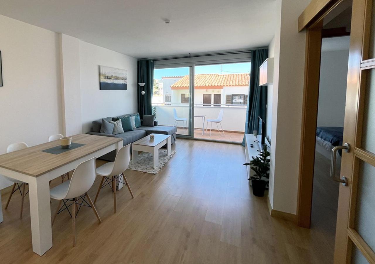2-Bedroom Brand New Apartment Steps From The Beach Llançà Exterior foto