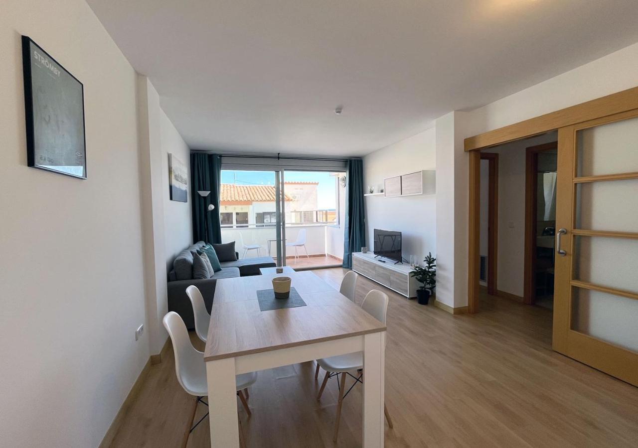2-Bedroom Brand New Apartment Steps From The Beach Llançà Exterior foto
